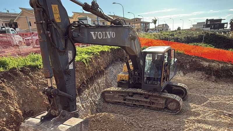 OmecoHub - VOLVO EC235CNL